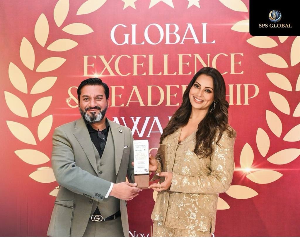 Mr. Pankaj Ashri receiving Global Excellence & Leadership Awards 2025 with Bipasha Basu